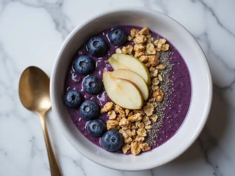Heidelbeer-Apfel-Crisp-Smoothie