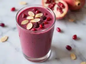 Granatapfel-Cranberry-Mandel-Smoothie